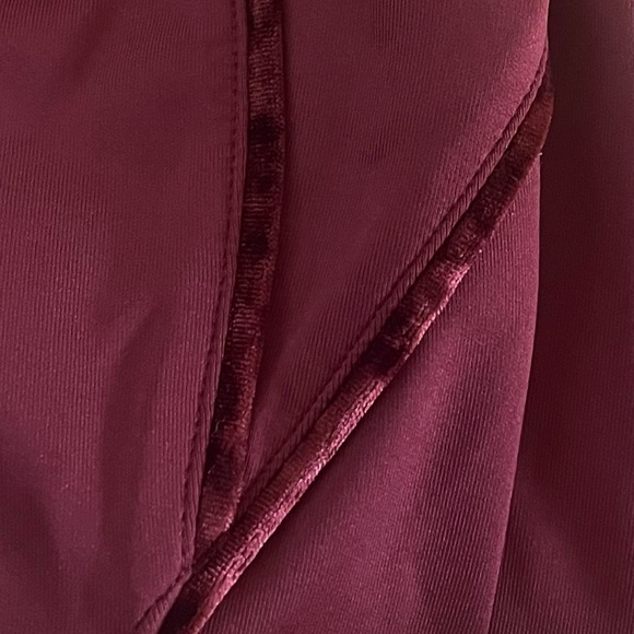NWOT Enavant Leggibgs with Velvet Seams in Maroon Size Small - Picture 4 of 4